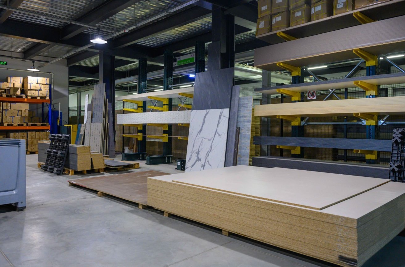 Փոքր արտադրամասից մինչև կահույքի խոշոր արտադրող. Alex Home Furniture